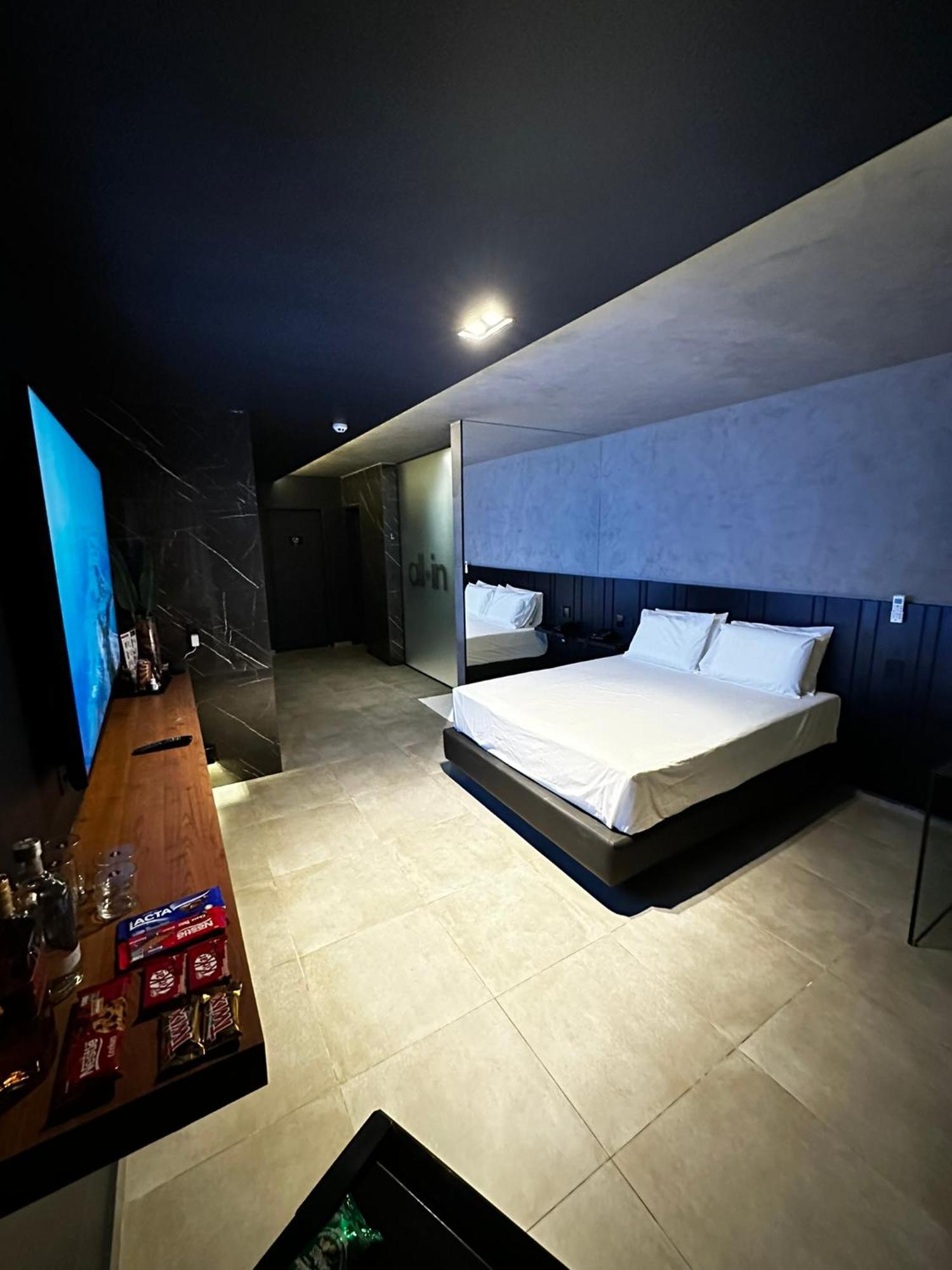 Love hotel In *